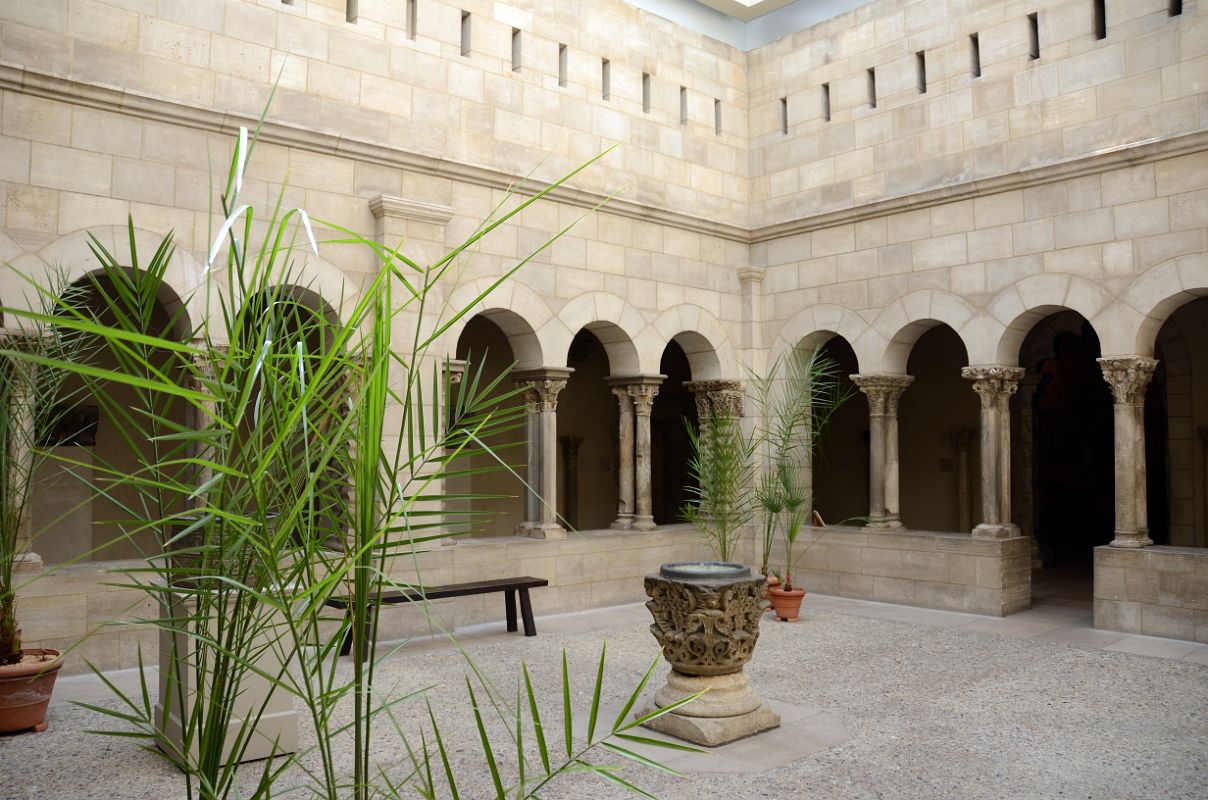 New York Cloisters 15 003 Saint-Guilhem-le-Desert Cloister - France Before 1206